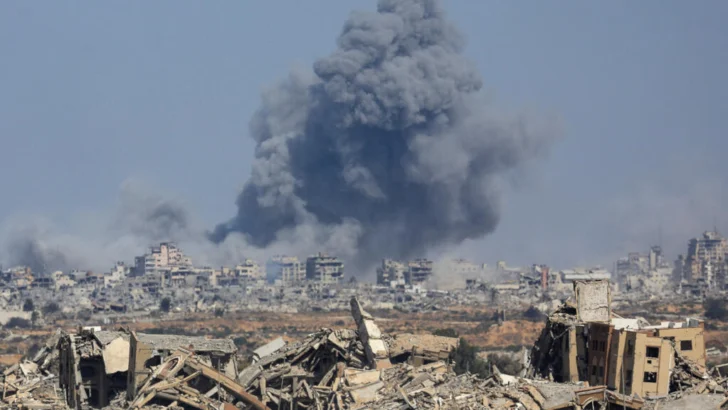 La Defensa Civil de Gaza reporta intensos bombardeos israelíes