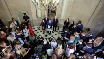 ‘Shutdown’: Trump intensifica sus amenazas ante la falta de acuerdo entre republicanos y demócratas ‘Shutdown’: Trump intensifica sus amenazas ante la falta de acuerdo entre republicanos y demócratas