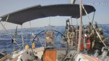 Israel intercepta el último barco de la flotilla humanitaria, mientras recrudece ataques en Gaza Israel intercepta el último barco de la flotilla humanitaria, mientras recrudece ataques en Gaza