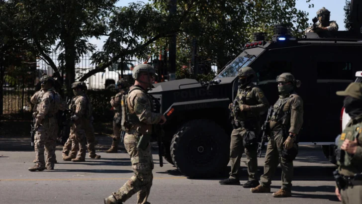 Trump pide encarcelar al alcalde de Chicago y el gobernador de Illinois, mientras impulsa despliegue militar