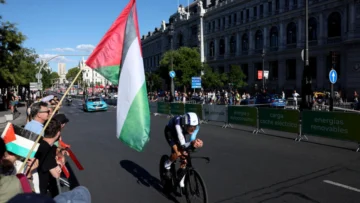 Israel-Premier Tech, la manzana de la discordia en la Vuelta a España, se reinventa con nueva identidad Israel-Premier Tech, la manzana de la discordia en la Vuelta a España, se reinventa con nueva identidad