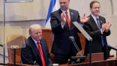Trump insta al pueblo palestino a 