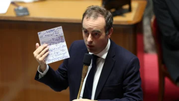El primer ministro francés propone la suspensión de la reforma pensional hasta nuevas elecciones