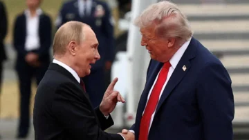 Trump acuerda encuentro con Putin en Hungría; Rusia lanza ataque masivo a red energética ucraniana