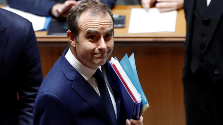 El primer ministro francés Sébastien Lecornu sobrevive a las dos mociones de censura en el Parlamento