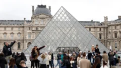 El Louvre reabre sus puertas con pocos avances en la investigación de su robo