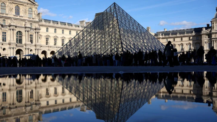 Cinco nuevos arrestos por el robo de las joyas del Museo de Louvre