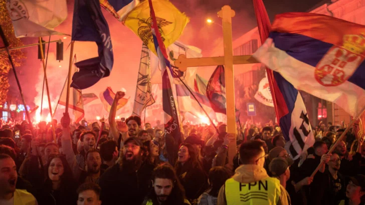 La revuelta permanente serbia se convierte en un movimiento político tras un año de protestas