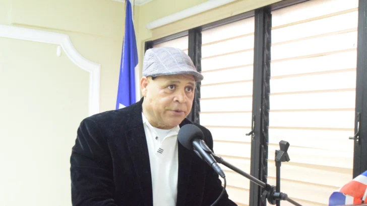 Enegildo Peña pondrá este miércoles a circular libro de ensayos “Contextos desde Lengua”