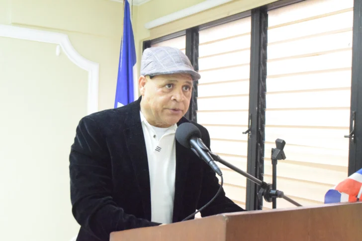  El poeta Enegildo Peña, director del Taller Literario Virgilio Díaz Grullón.