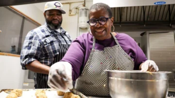 'Descubrí que mi madre biológica era la dueña de la panadería que yo frecuentaba en el barrio' 'Descubrí que mi madre biológica era la dueña de la panadería que yo frecuentaba en el barrio'