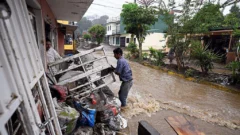 Las imágenes de la devastación causada por la doble tormenta que dejó al menos 64 muertos y decenas de heridos en México