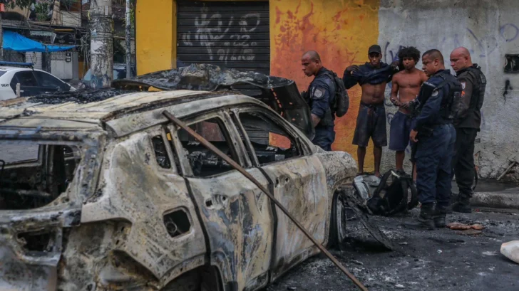 'Vi cuerpos sin cabeza, cuerpos completamente desfigurados': el fotógrafo que siguió durante 24 horas el operativo policial que dejó más de 120 muertos en Río de Janeiro