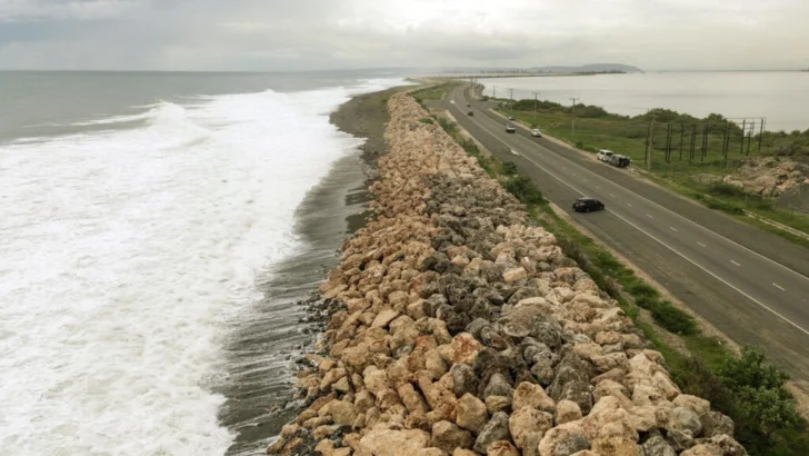 El huracán Melissa en el Caribe llega a la categoría máxima y temen 'inundaciones catastróficas'