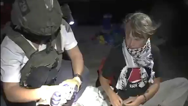 Fuerzas de Israel interceptan a la flotilla internacional que intentaba llegar a Gaza con ayuda humanitaria y detienen a los activistas