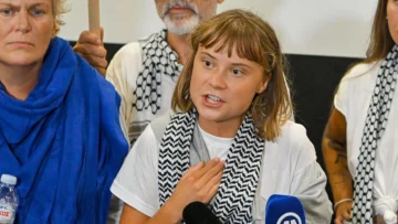 'Es una vergüenza que esta misión tenga que existir': Greta Thunberg y otros 170 activistas de la flotilla que llevaba ayuda humanitaria a Gaza son deportados por Israel