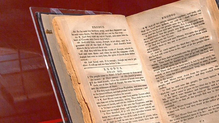 La 'Biblia de los esclavos', la curiosa edición de la Iglesia anglicana para evitar una rebelión en sus colonias de América y el Caribe (y de la que solo quedan algunas copias)