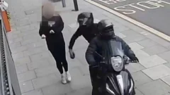 Cómo un iPhone condujo a la policía hasta una banda sospechosa de enviar a China 40.000 teléfonos robados en Reino Unido