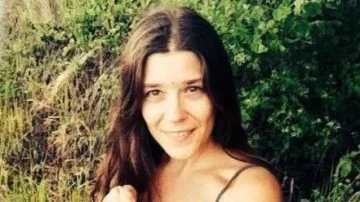 'Durante años solo temimos a los humanos': la mujer rusa que vivió en una cueva de India con sus hijas pequeñas durante 9 meses 'Durante años solo temimos a los humanos': la mujer rusa que vivió en una cueva de India con sus hijas pequeñas durante 9 meses