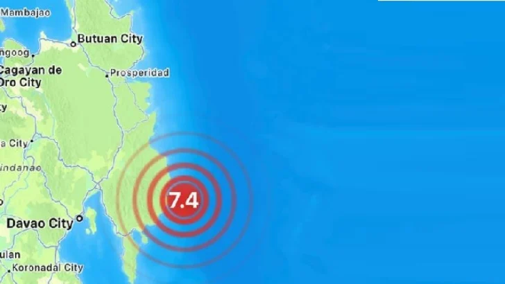 Alertan de olas de hasta tres metros tras terremoto de 7,4 en Filipinas Alertan de olas de hasta tres metros tras terremoto de 7,4 en Filipinas