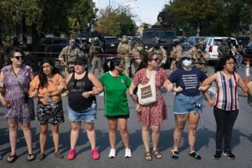 Trump autoriza el despliegue de 300 efectivos de la Guardia Nacional en Chicago Trump autoriza el despliegue de 300 efectivos de la Guardia Nacional en Chicago