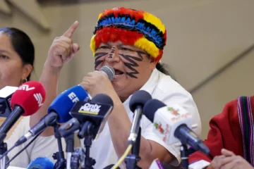  El presidente de la Confederación de Nacionalidades Indígenas (Conaie), Marlon Vargas, habla durante una rueda de prensa en Quito (Ecuador). EFE/José Jácome