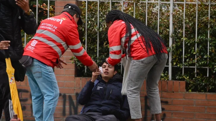 Indígenas hieren con flechas a policías en protesta ante Embajada de EEUU Indígenas hieren con flechas a policías en protesta ante Embajada de EEUU