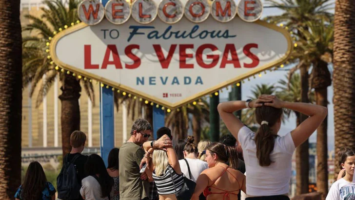 'Por favor, vengan. Los necesitamos, los extrañamos': lo que la caída de visitantes a Las Vegas dice sobre el turismo en EE.UU. en la era Trump