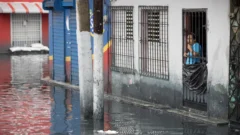 Gobierno ordena retomar actividades comerciales y docencia este lunes, excepto en cuatro provincias