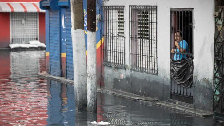 Gobierno ordena retomar actividades comerciales y docencia este lunes, excepto en cuatro provincias Gobierno ordena retomar actividades comerciales y docencia este lunes, excepto en cuatro provincias