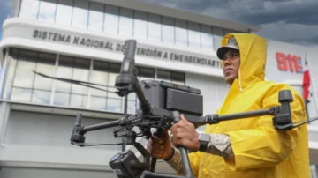 El 911 entrega alimentos con drones en Santo Domingo Norte a 42 familias incomunicadas El 911 entrega alimentos con drones en Santo Domingo Norte a 42 familias incomunicadas
