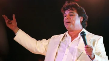 'La ambigüedad sexual le dio a Juan Gabriel en México una libertad que resonó en un pueblo acostumbrado a no decir las cosas' 'La ambigüedad sexual le dio a Juan Gabriel en México una libertad que resonó en un pueblo acostumbrado a no decir las cosas'
