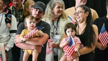 Trump reduce un 94% las admisiones de refugiados a 7.500 anuales y prioriza a los sudafricanos blancos Trump reduce un 94% las admisiones de refugiados a 7.500 anuales y prioriza a los sudafricanos blancos