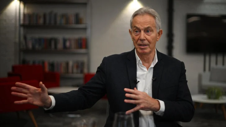 ¿Quién es Tony Blair y por qué vuelve al tablero de Medio Oriente?