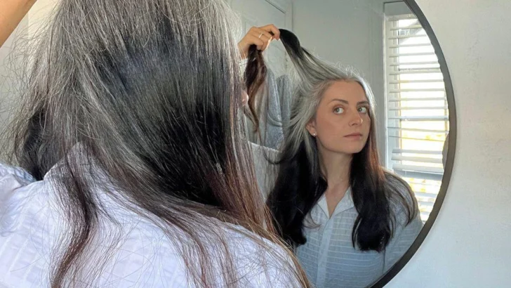 ¿Por qué me salieron canas a los 14 años? ¿Puedo revertirlo?