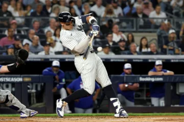 Los Yanquis resucitan ante Toronto que como los Marineros están a una victoria