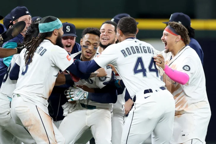 Jorge Polanco héroe: Marineros eliminan a Detroit en maratón de 15 entradas