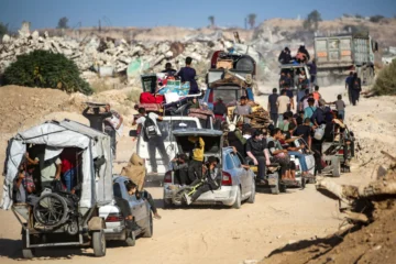 Los palestinos vuelven este sábado a una Ciudad de Gaza devastada por el ejército israelí