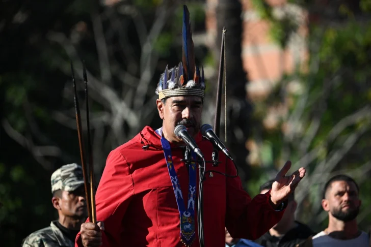 Maduro tacha de 'bruja demoníaca' a la premio Nobel Machado