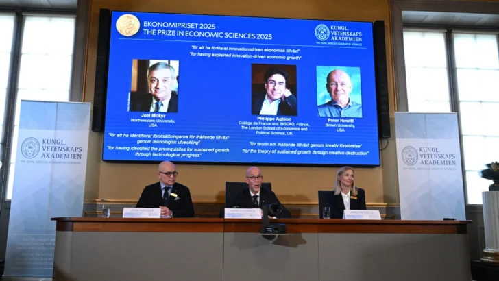 Un trío gana el Nobel de Economía por sus trabajos sobre el crecimiento y la innovación Un trío gana el Nobel de Economía por sus trabajos sobre el crecimiento y la innovación