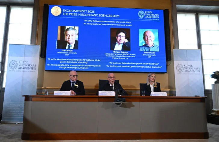 Un trío gana el Nobel de Economía por sus trabajos sobre el crecimiento y la innovación