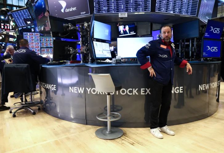 Wall Street cierra en rojo mirando preocupado hacia China y a bancos de EEUU