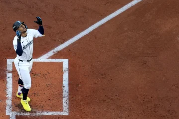 Azulejos despiertan con paliza a los Marineros que inició ganando con Julio Rodríguez Azulejos despiertan con paliza a los Marineros que inició ganando con Julio Rodríguez