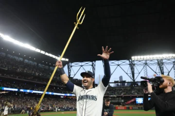 Marineros al borde de su primera Serie Mundial al dejar a Toronto contra las cuerdas Marineros al borde de su primera Serie Mundial al dejar a Toronto contra las cuerdas