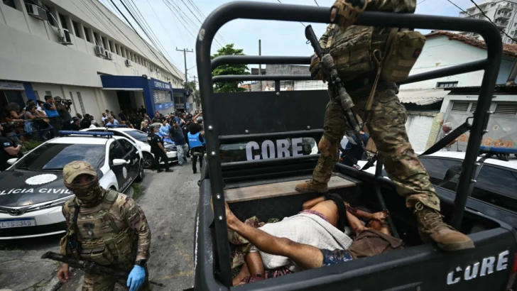 Escenas de guerra en Río de Janeiro: 64 muertos en operación policial