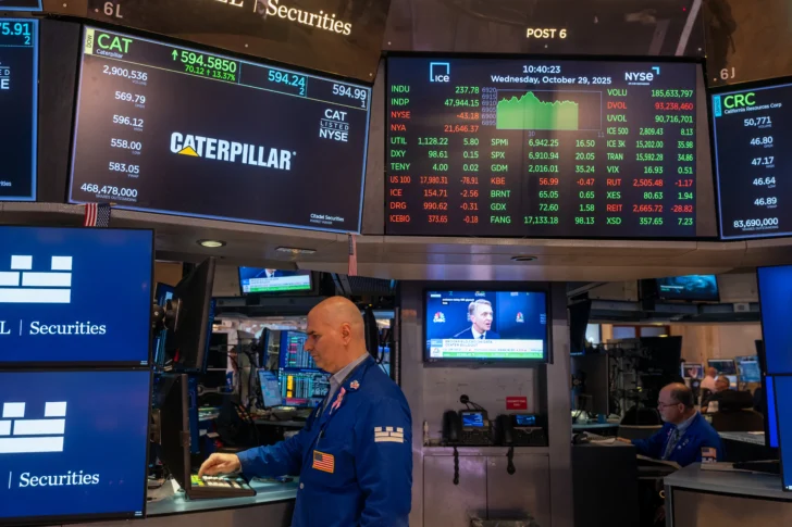 Wall Street cierra mixto después de que la Fed no garantizara otro recorte de tipos