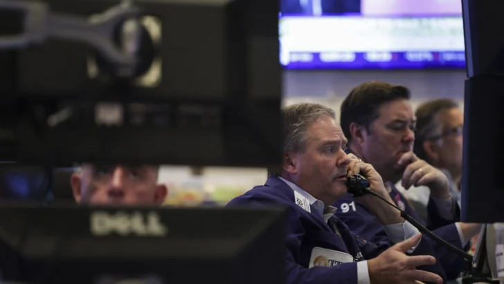 Wall Street cierra con caídas en sesión marcada por las tecnológicas y la reunión Xi-Trump Wall Street cierra con caídas en sesión marcada por las tecnológicas y la reunión Xi-Trump