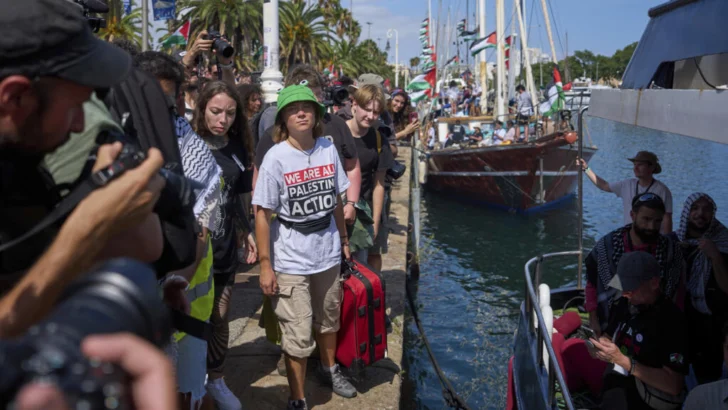 Israel deportará a Europa a los activistas de la flotilla interceptada, incluida Greta Thunberg