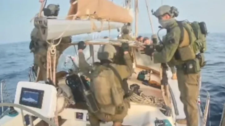 La flotilla se acerca a Gaza pese a que Israel interceptó varios de sus barcos