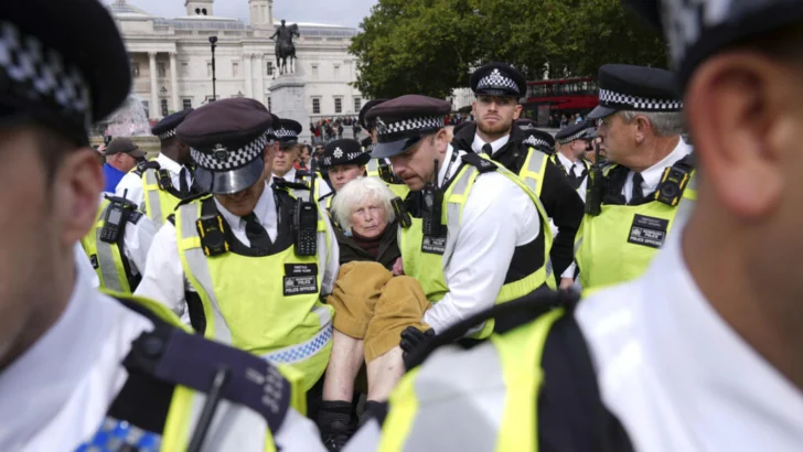 Reino Unido refuerza poderes policiales para restringir protestas